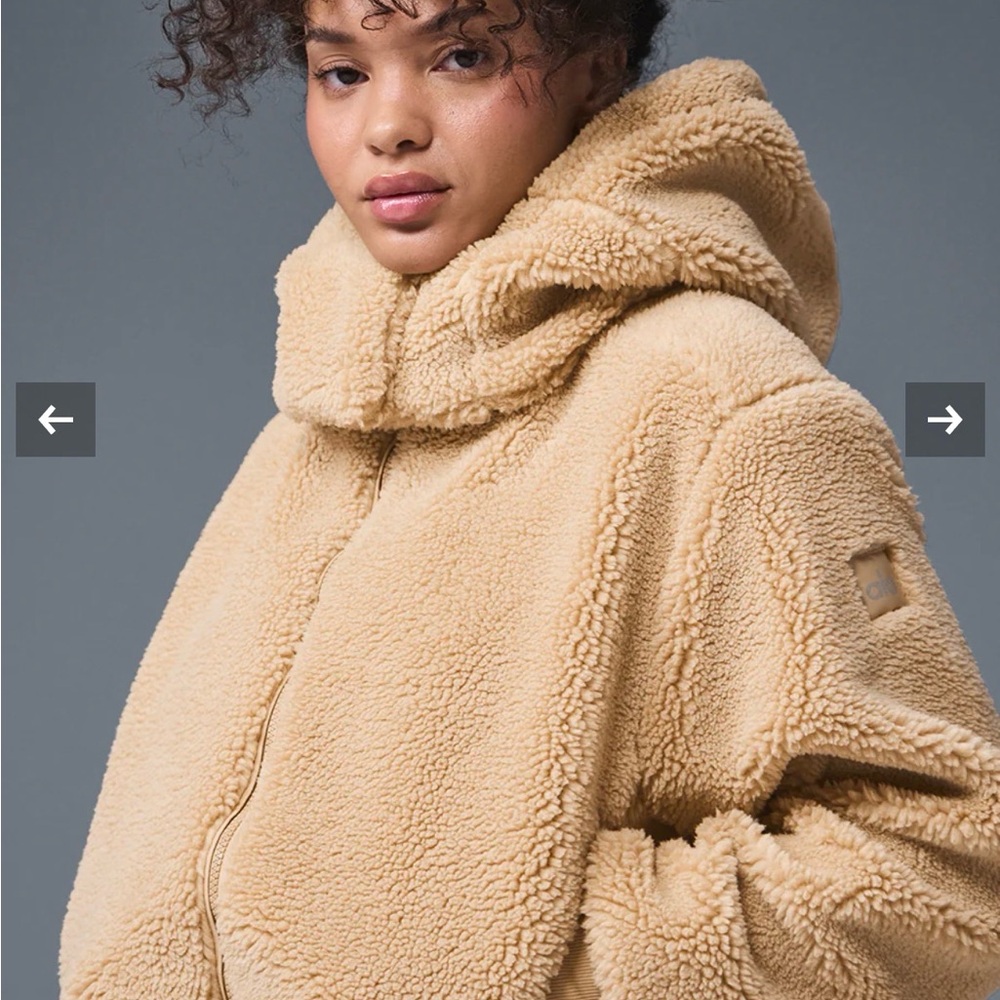 ALO Yoga Foxy Sherpa Jacket in Camel